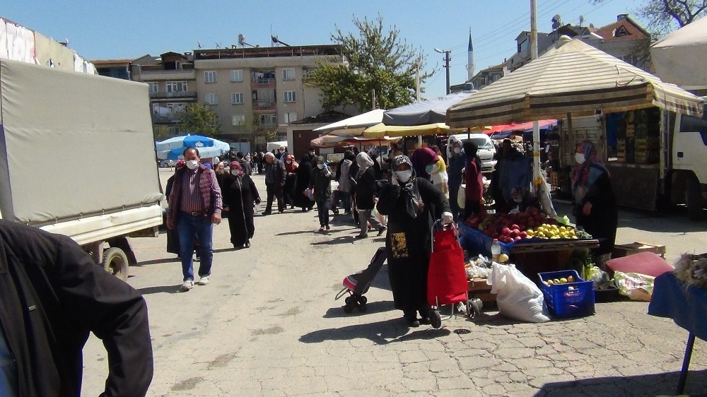 Vatandaşlar pazarlara akın ediyor 