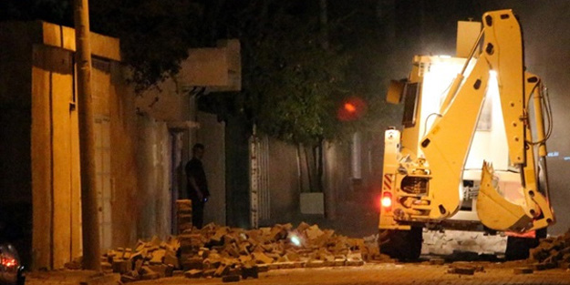 PKK'yı taş ve sopayla kovaladılar