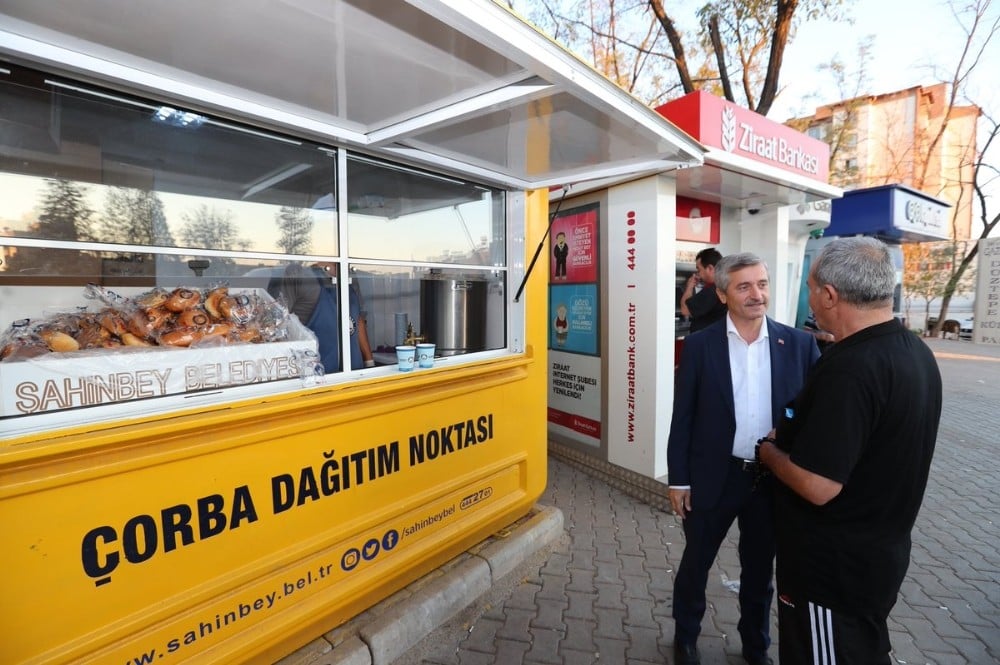 Vatandaşlar Şahinbey Belediyesi’nin çorba ikramından memnun 