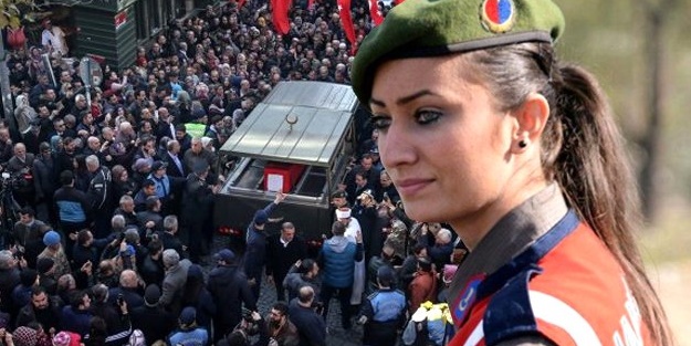 Vatandaşlar şehit astsubay Esma'nın evine koştu