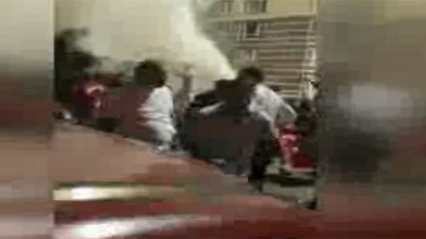Vatandaşlar tankları kışlaya böyle soktu