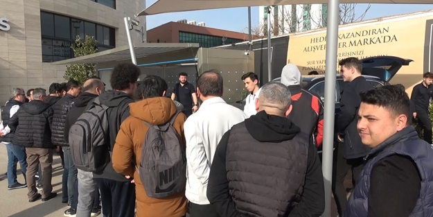 Vatandaşlar TOGG'u görmek için resmen akın etti: Eşim tüm malvarlığını satıp alacak!