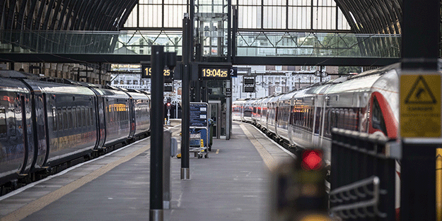 Vatandaşlar tüm planlarını değiştiriyor! İngiltere'yi sarsan karar