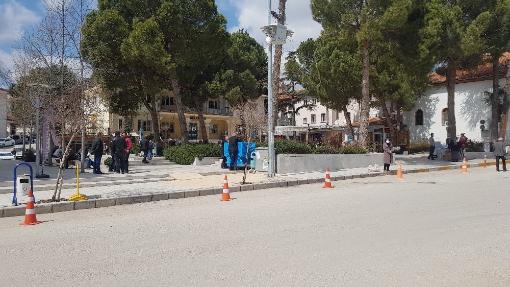 Vatandaşlar uyarıları dikkate almayınca belediye parkı kapattı 