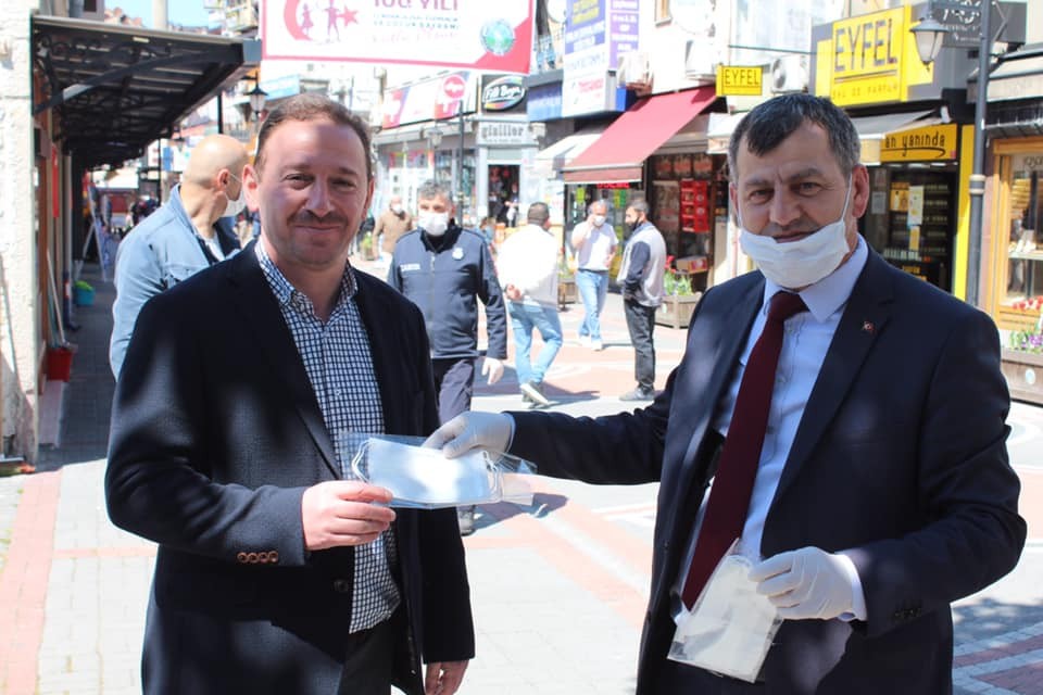 Vatandaşlara maske desteği sürüyor 