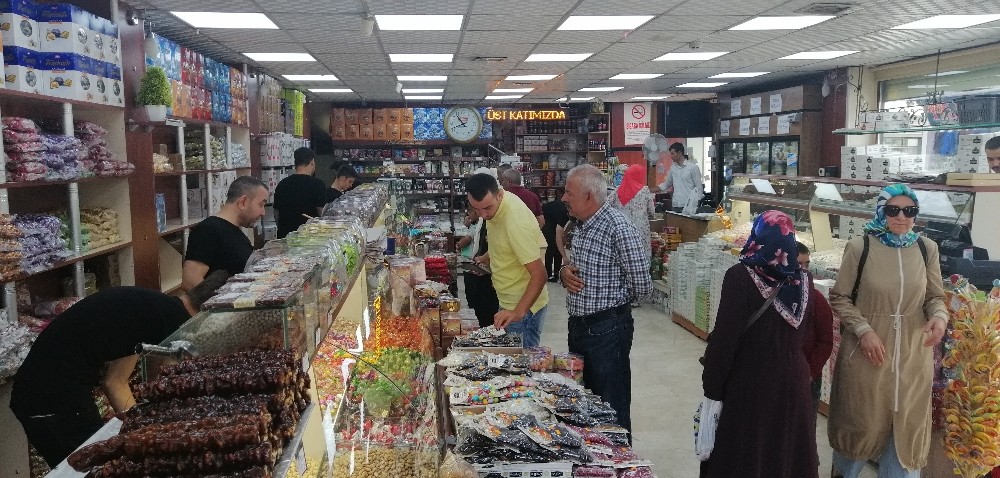 Vatandaşlara merdiven altı şeker uyarısı: “365 gün bu işi yapan yerlerden şekerlerinizi alın” 