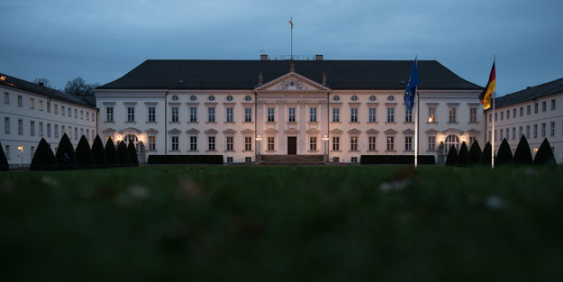 Vatandaşlara tasarruf çağrısı yapmışlardı! Almanya kararıyor