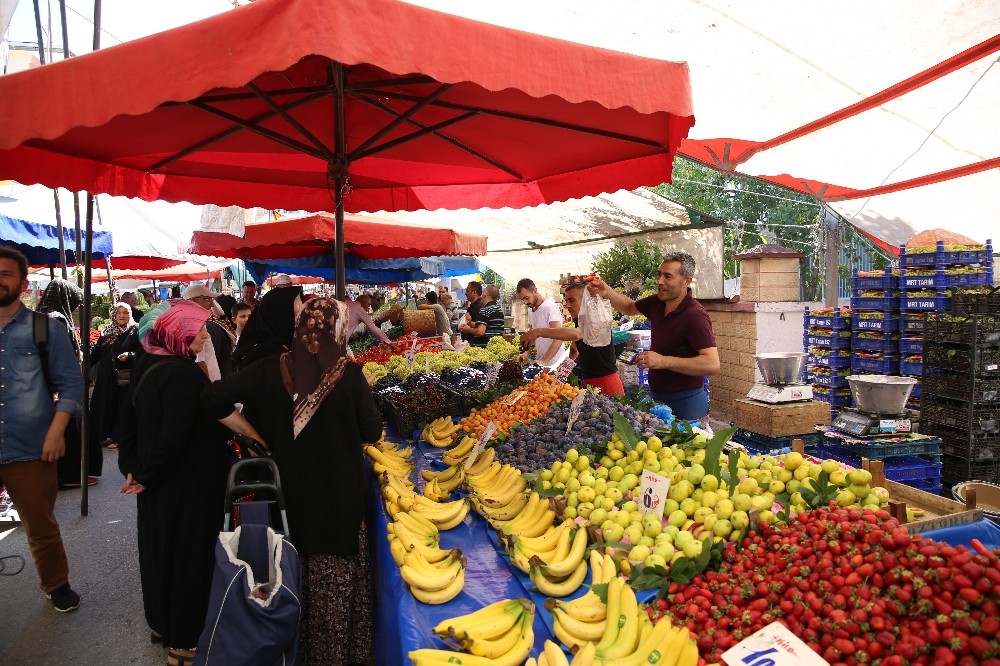 Vatandaşlardan yeni kurulan pazardan memnun 