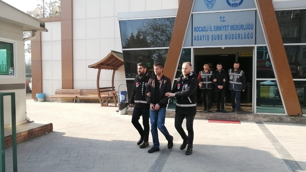 Vatandaşları 269 bin 500 TL dolandıran sahte polisler Kocaeli’de yakalandı 