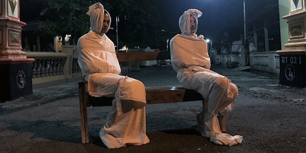 Vatandaşları evde tutmak için korkunç yöntem: Hayaletler devriye geziyor