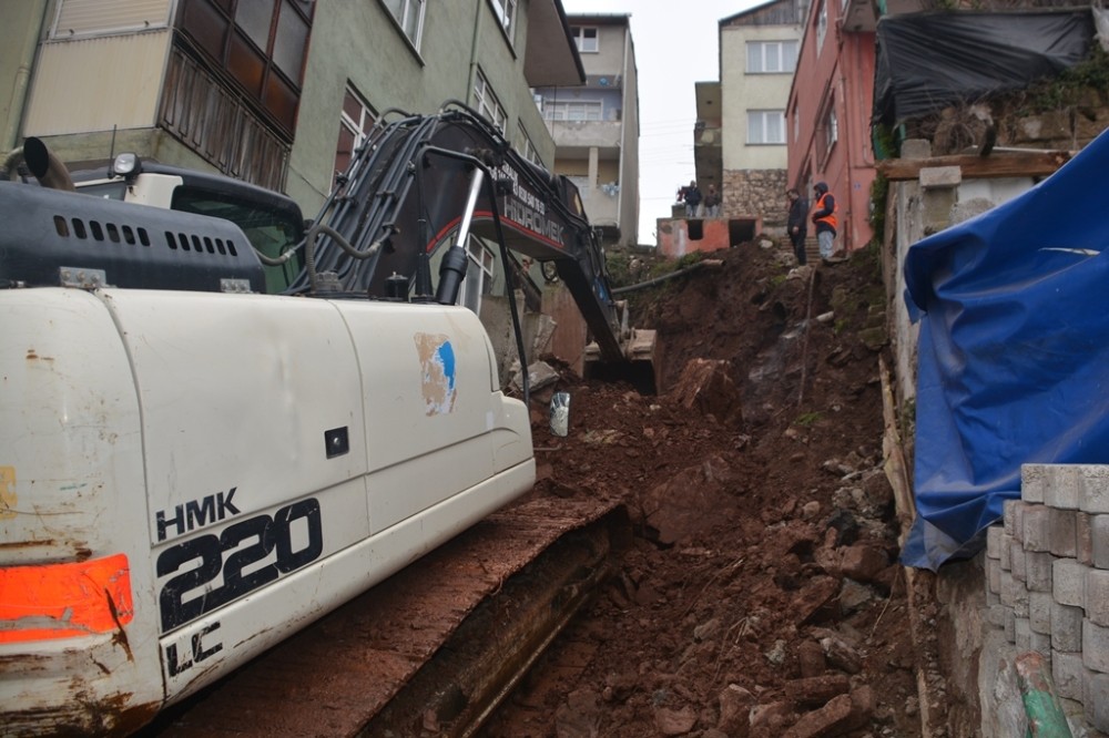 Vatandaşların 2 yıllık istinat duvarı sorunu çözülüyor 