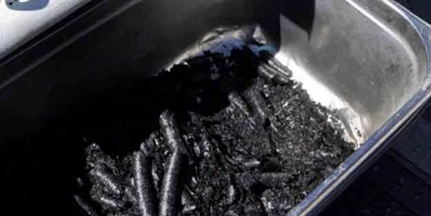 Vatandaşların gözü önünde üretip satıyor