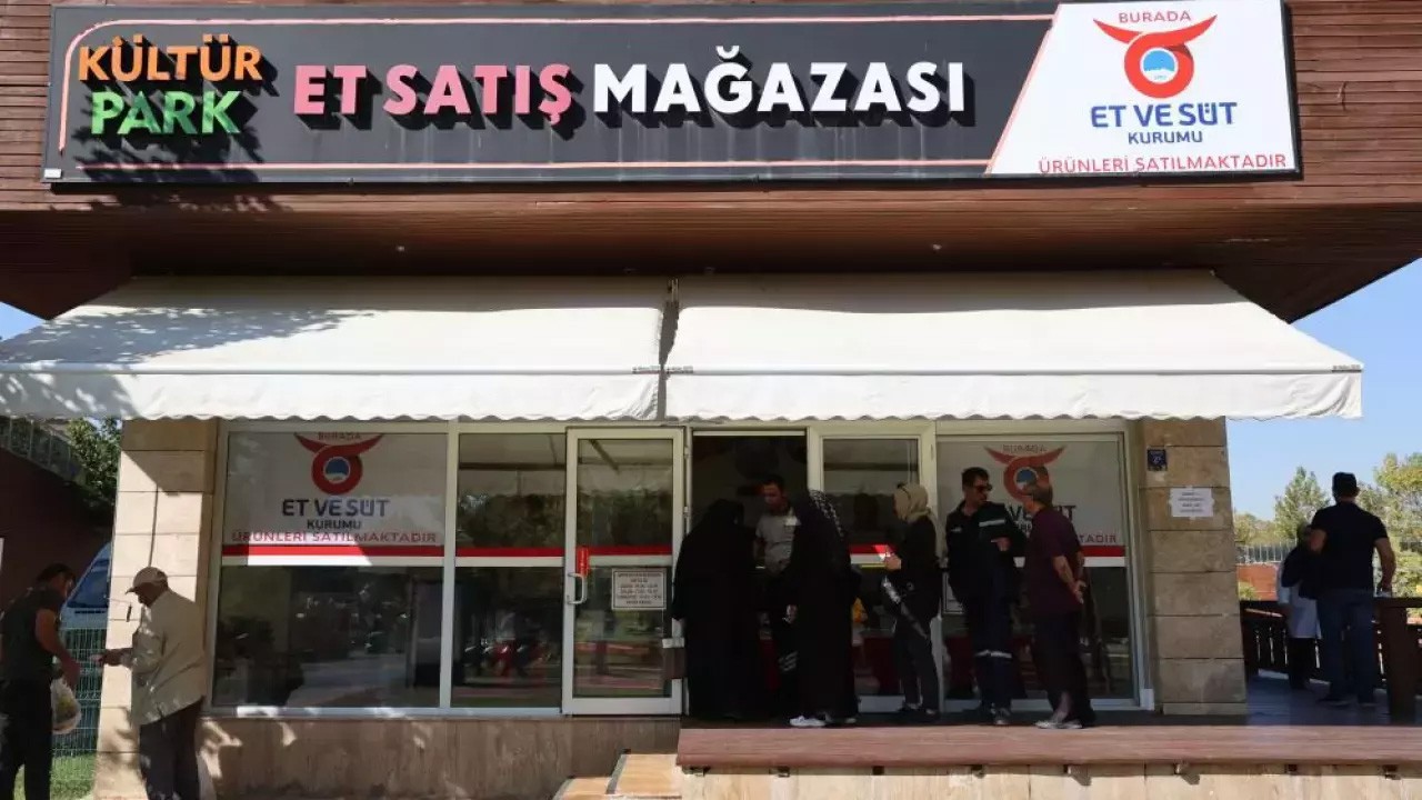 Vatandaşların hizmetine sunuldu! Bu mağazada etler yarı fiyatına