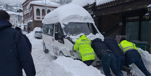Vatandaşların yardımına polis koştu