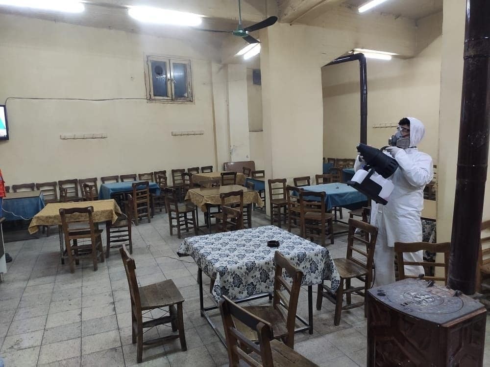 Vatandaşların yoğunlukta olduğu yerler dezenfekte ediliyor 