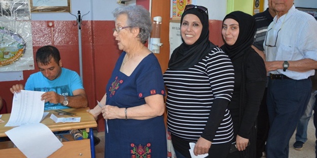 Vatandaşlık hakkı verilen Suriyeliler de sandık başında