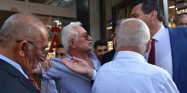 Vatandaştan CHP'li heyeti terleten tepki! Faik Öztrak hızla uzaklaştı