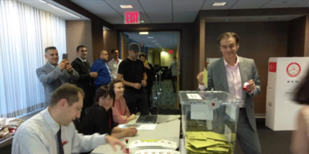 Vatanı İsrail işgali altındaki bir Filistinlinin Recep Tayyip Erdoğan'a umudu ve bağlılığı gözleri yaşarttı! Her Türk’e duyurun! Oy vermeye gidemeyen herkesin uçak parasını ben karşılayacağım