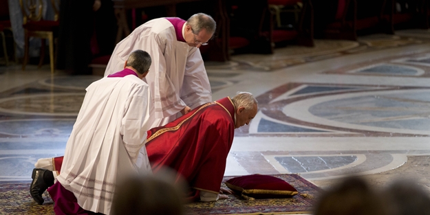 Vatikan ve kiliselerdeki “Homo”ları, “Omo” bile temizleyemez!
