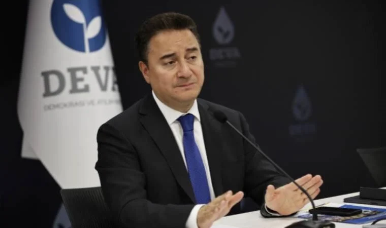 Vay Babacan vay! 'Cin Ali'ye bak sen