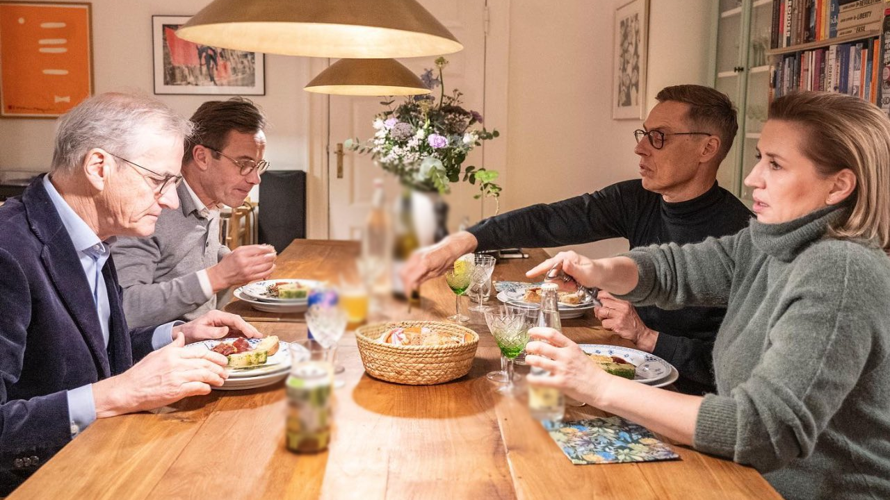 Vay fakirler, altın varaklı masaları bile yok... 4 başbakan evde buluşup yemek yedi