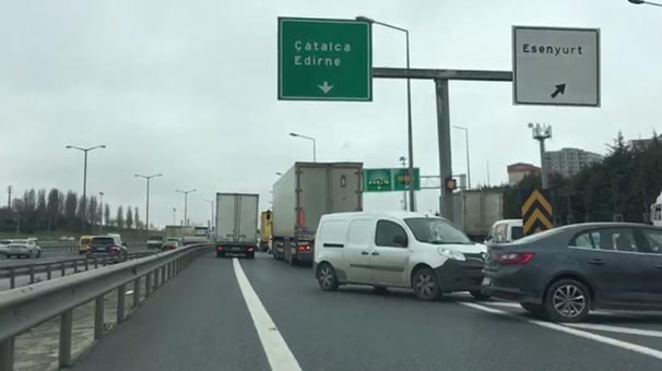 Vay uyanıklar… Trafiğin ortasında bunu yaptılar!