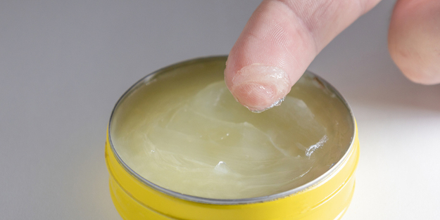 Vazelinin yok artık dedirten inanılmaz etkisi! Vazelinin faydaları nelerdir, ne işe yarar? Değerli bir madde