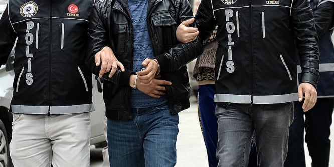 Kendisini polis olarak tanıtan gaspçı yakalandı