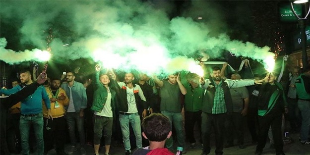 Ve Galatasaray galibiyetinin ardından Akhisar'da sevinç sokaklara taştı