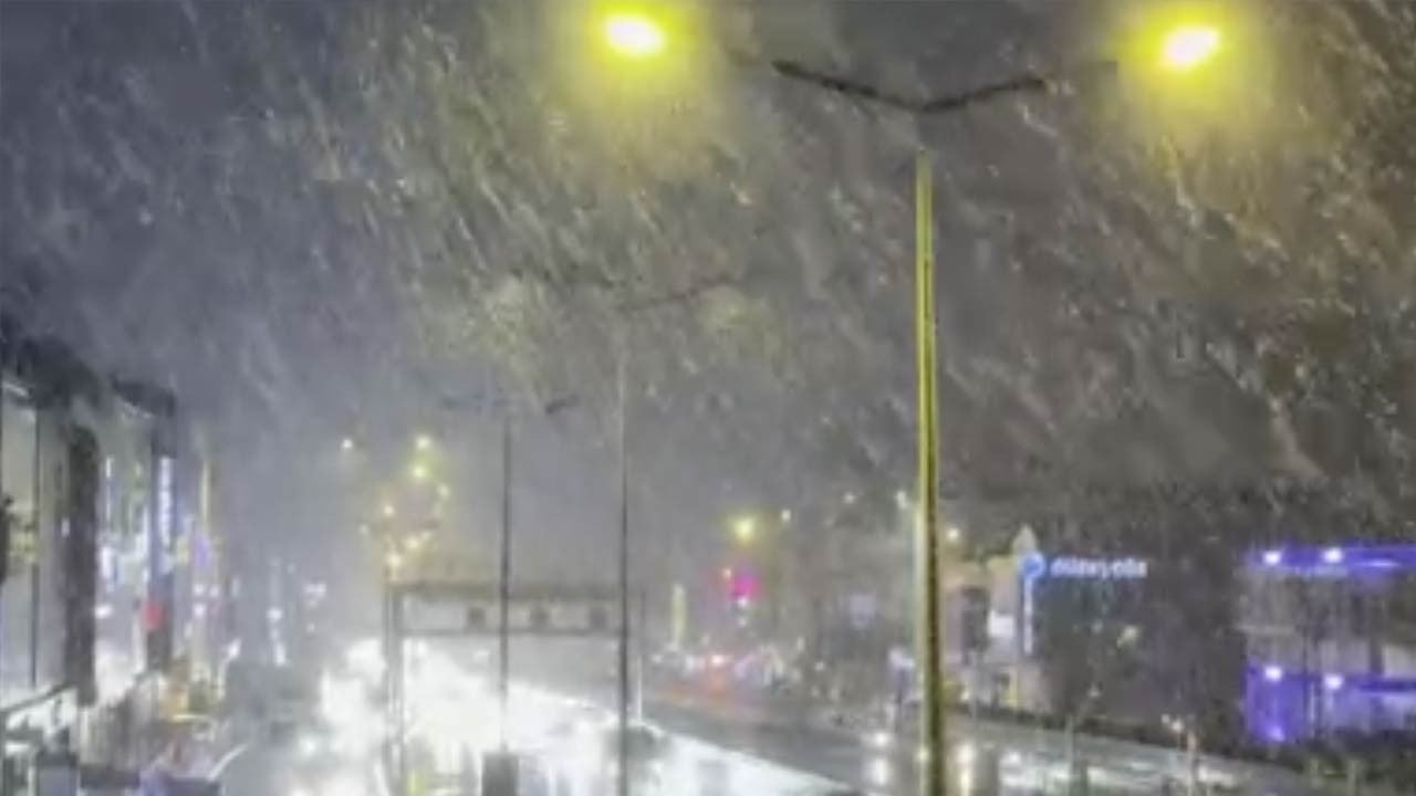 Ve İstanbul'da kar yağışı başladı!