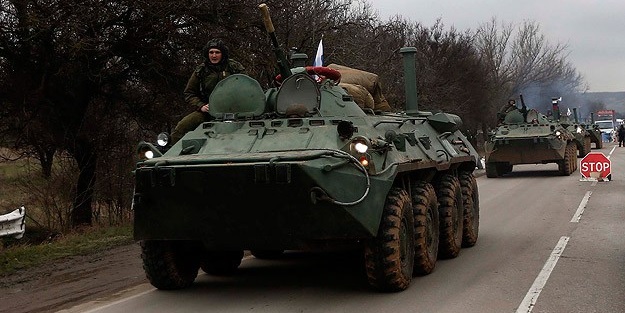 Ve Rus tankları Kırım'a girdi