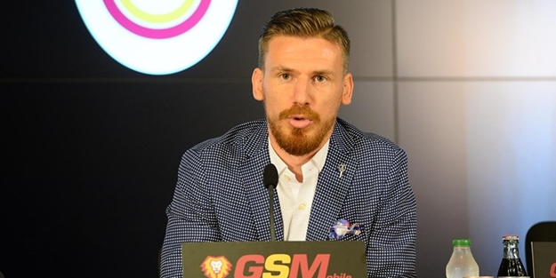 Ve Serdar Aziz'den transfer açıklaması geldi: Yurt içi ve yurt dışında kulüpler ile transfer görüşmelerine...