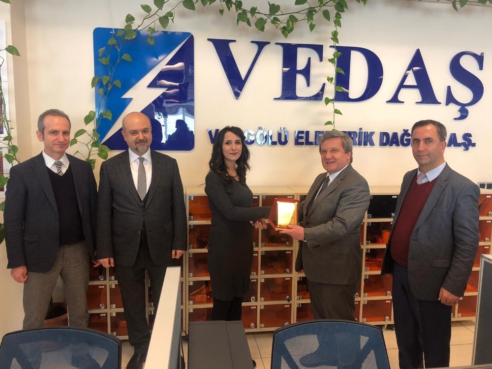 VEDAŞ’tan çağrı merkezi çalışanlarına ödül 