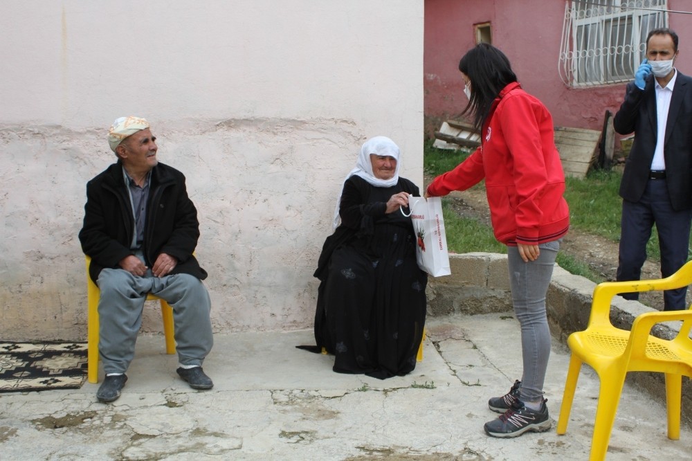 Vefa ekiplerinden şehit anneleri ve yaşlılara ziyaret 