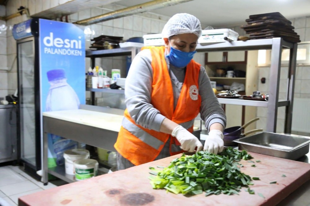 Vefa Grubu’ndan vatandaşlara doğal antibiyotik ’Gulik otlu’ kahvaltı 