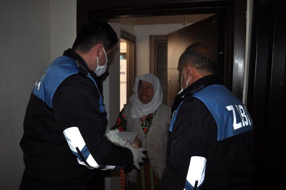 Vefa Sosyal Destek Grubu, 65 yaş üzerindeki vatandaşlara yardıma başladı 