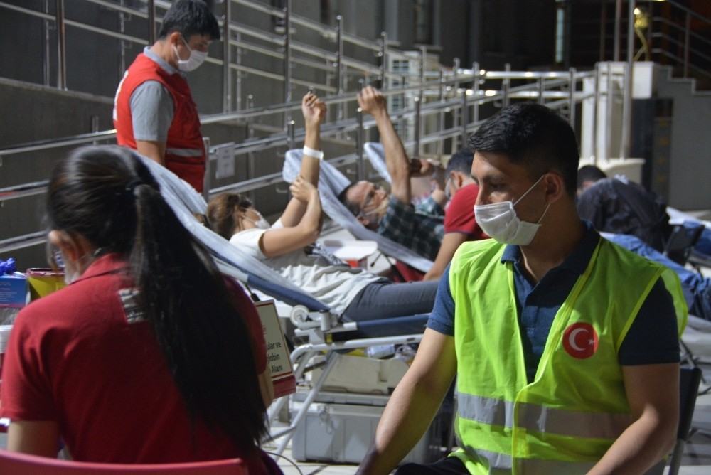 Vefa Sosyal Destek Grubu görevlileri kan bağışı yaptı 