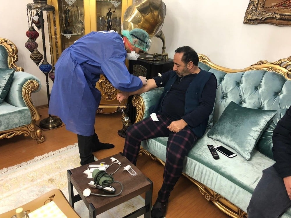 Vefa Sosyal Destek Grubu kronik rahatsızlığı olan vatandaşın yardımına koştu 