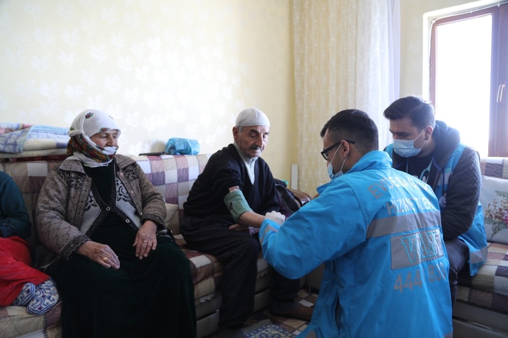Vefa Sosyal Destek Grubu yaşlılar için görev başında 
