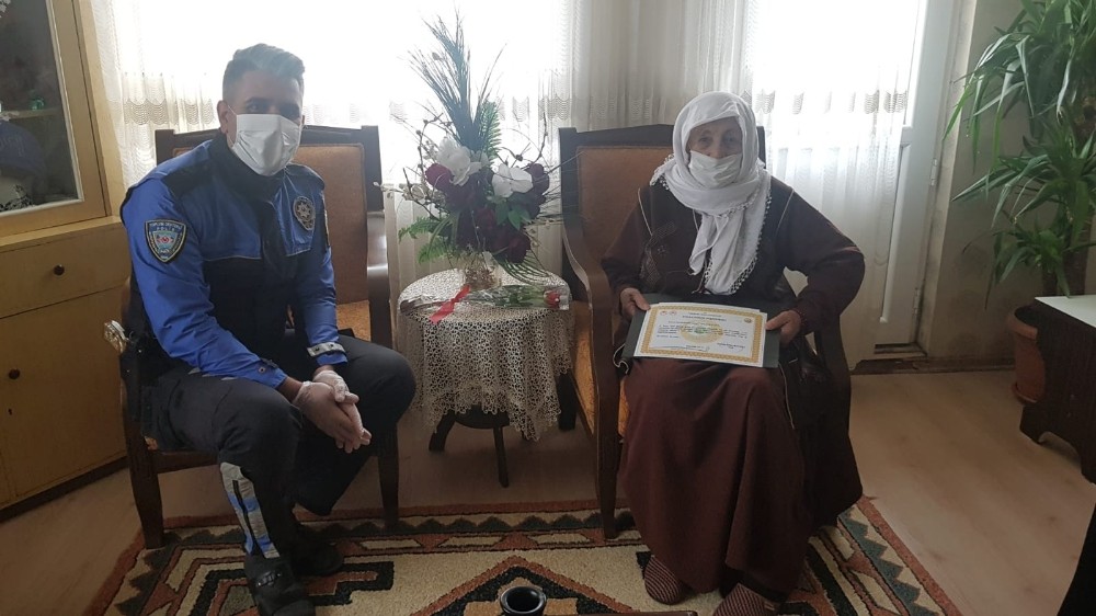 Vefakar annelere anlamlı ziyaret 