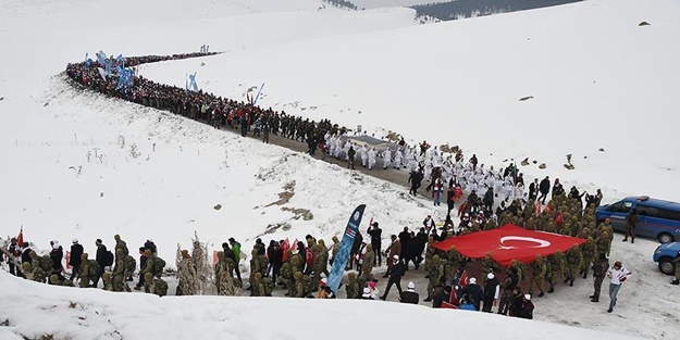 Vefakar gençlik ecdadını unutmadı!