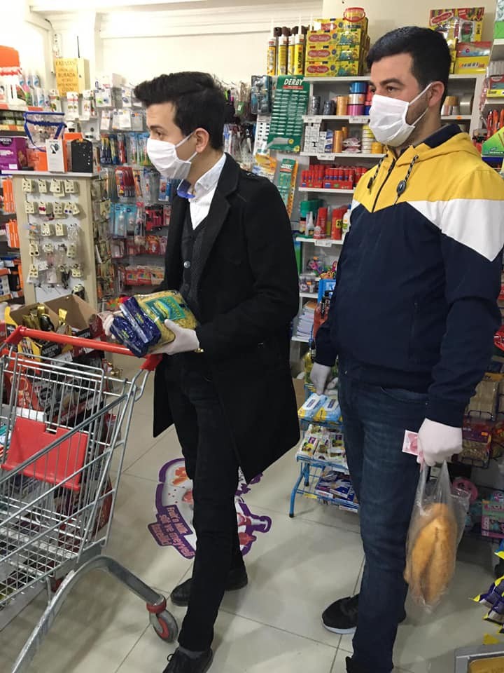 Vefalı gençler, 65 yaş üstü vatandaşların yardımına koştu 