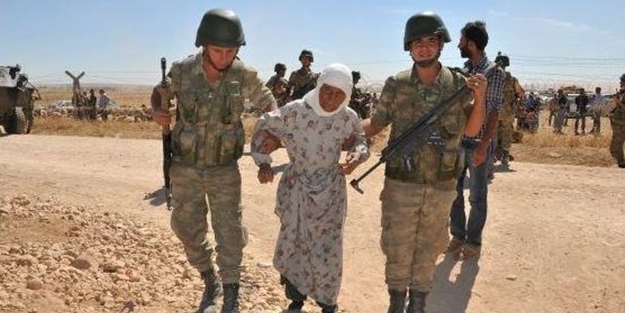 Mehmetçik bölge halkına umut oldu