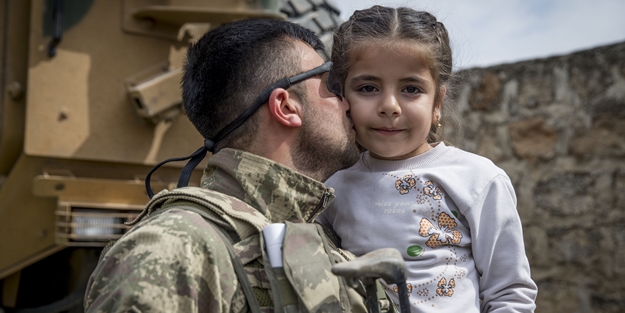 Vefalı Türk yine geldi: Afrin'e yardım eli