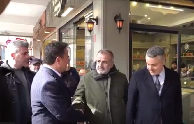 Vefasız Ali Babacan fırsatı kaçırmadı