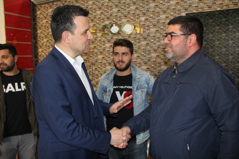 Vekil Esgin: “Delikanlıca kiminle yol yürüdüğünüzü millete deklare edin” 