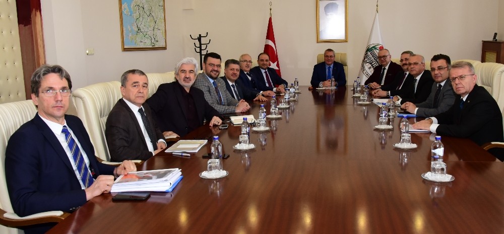 Vekiller ve bürokratlarla karayolları ve DSİ yatırımları değerlendirildi 
