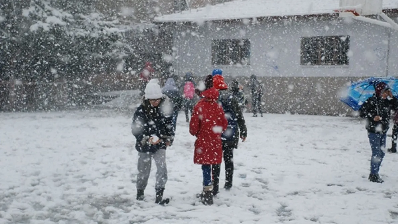 Veliler dikkat! 4 ilde okullara kar tatili!