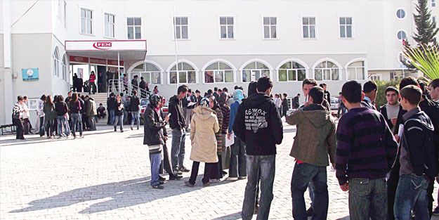 Veliler, çocuklarını Cemaat’ten alıyor