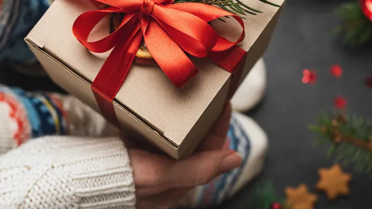 Velilerin cebinden çıkıyor! Öğretmenlere pahalı hediyeler zorunlu hale geldi